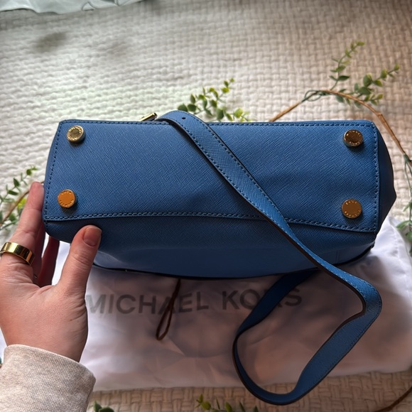 Michael Kors Sky Blue Small Hamilton Leather Crossbody Purse - Picture 3 of 6
